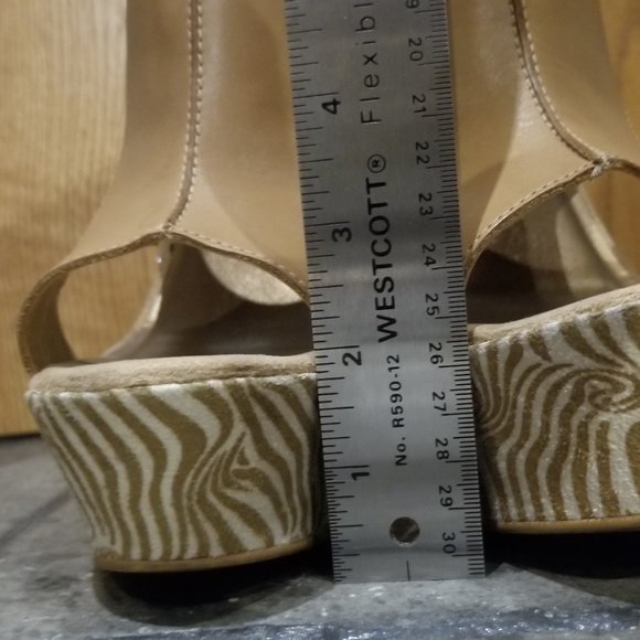 Comfortable Leather Platform Wedge Sandals From Carlos by Carlos Santana - Picture 14 of 16